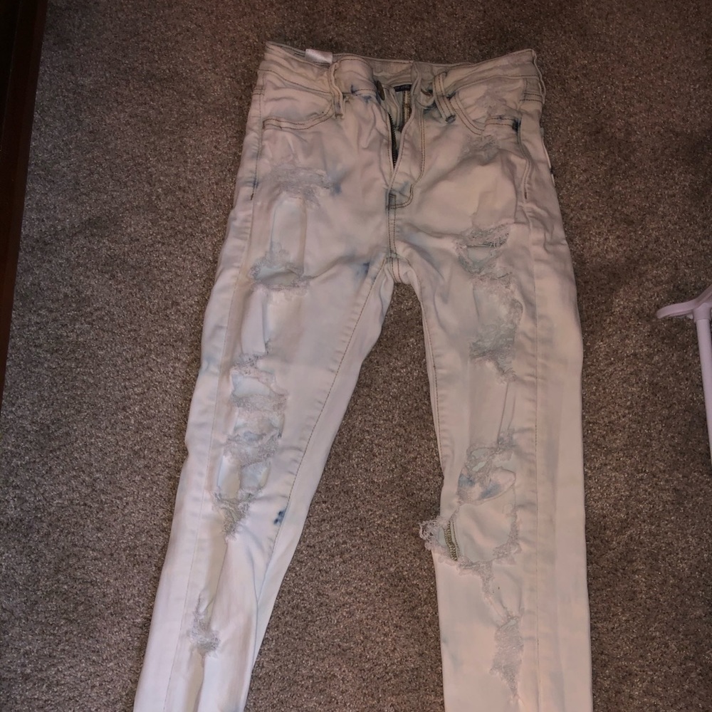 Light washed american eagle jeans